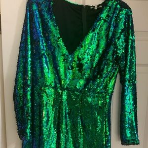 Beautiful sequin jumper Sz L fits 6-8 Length Apprx 27.5- 28in top to bottom.